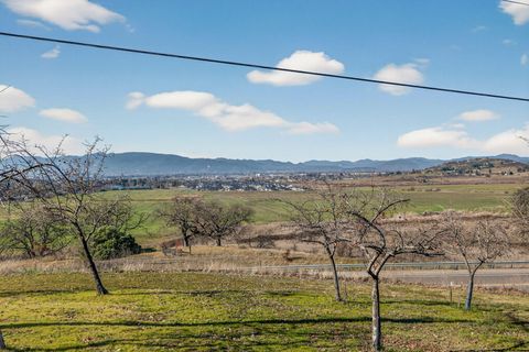 Tiny photo for 3320 N Foothill Road, Medford, OR 97504 (MLS # 220215142)