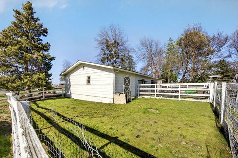Tiny photo for 3320 N Foothill Road, Medford, OR 97504 (MLS # 220215142)