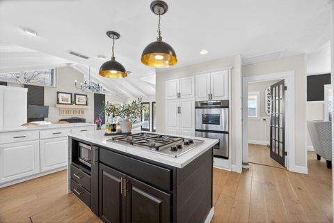 Tiny photo for 3320 N Foothill Road, Medford, OR 97504 (MLS # 220215142)