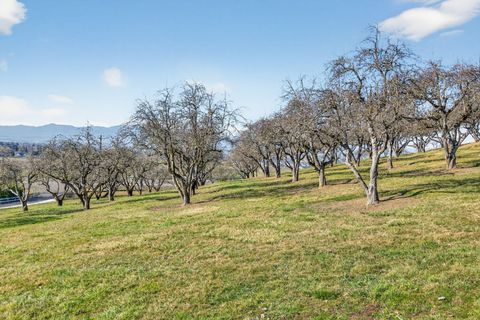 Tiny photo for 3320 N Foothill Road, Medford, OR 97504 (MLS # 220215142)