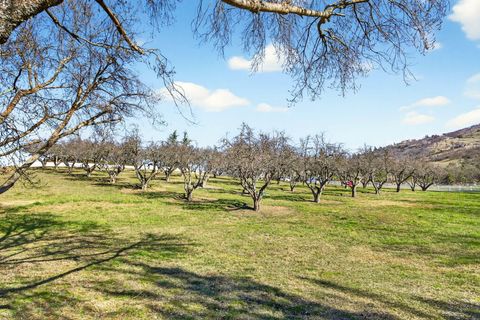 Tiny photo for 3320 N Foothill Road, Medford, OR 97504 (MLS # 220215142)