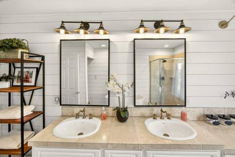 Tiny photo for 3320 N Foothill Road, Medford, OR 97504 (MLS # 220215142)