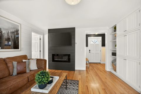 Tiny photo for 3320 N Foothill Road, Medford, OR 97504 (MLS # 220215142)