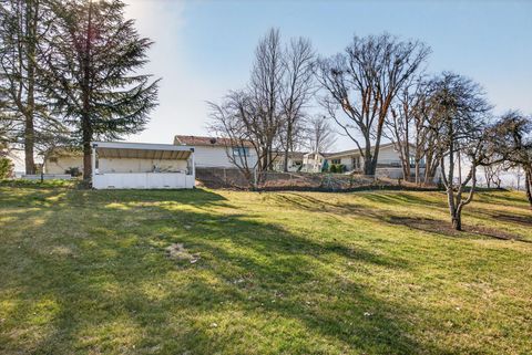 Tiny photo for 3320 N Foothill Road, Medford, OR 97504 (MLS # 220215142)