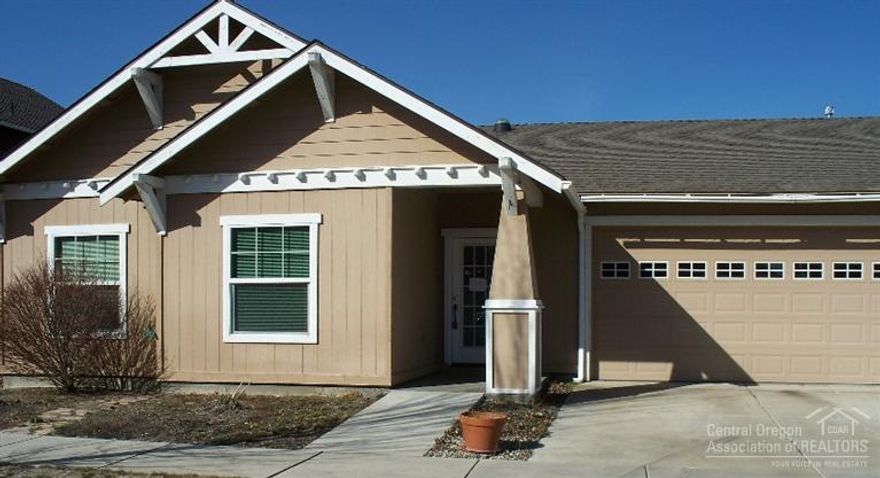 Bright, open, and spacious. The perfect home for family and friends to gather. Move in ready and waiting for your decorating touch. Great location - close to schools and shopping.