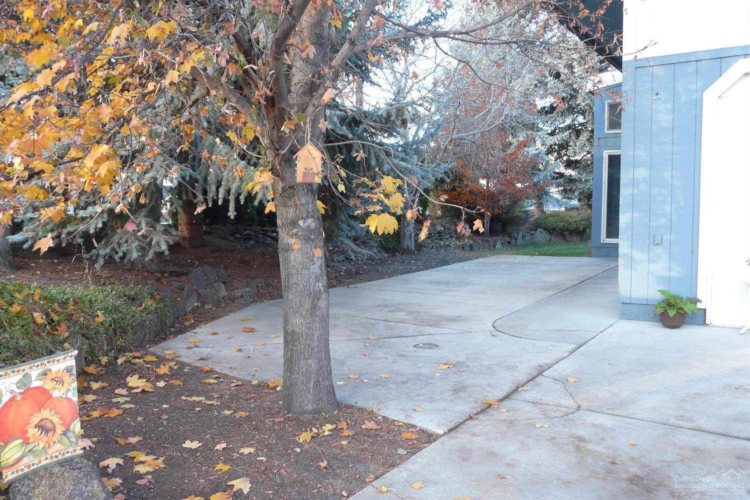 Ni Lah Sha Village - Residential