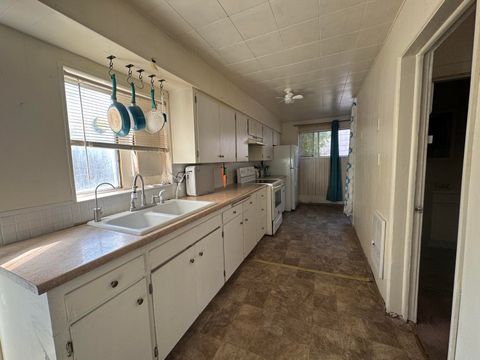 Tiny photo for 540 Division Street, Klamath Falls, OR 97601 (MLS # 220210874)