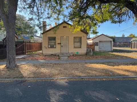 Photo of 540 Division Street, Klamath Falls, OR 97601 (MLS # 220210874) Photo of 540 Division Street, Klamath Falls, OR 97601 (MLS # 220210874)