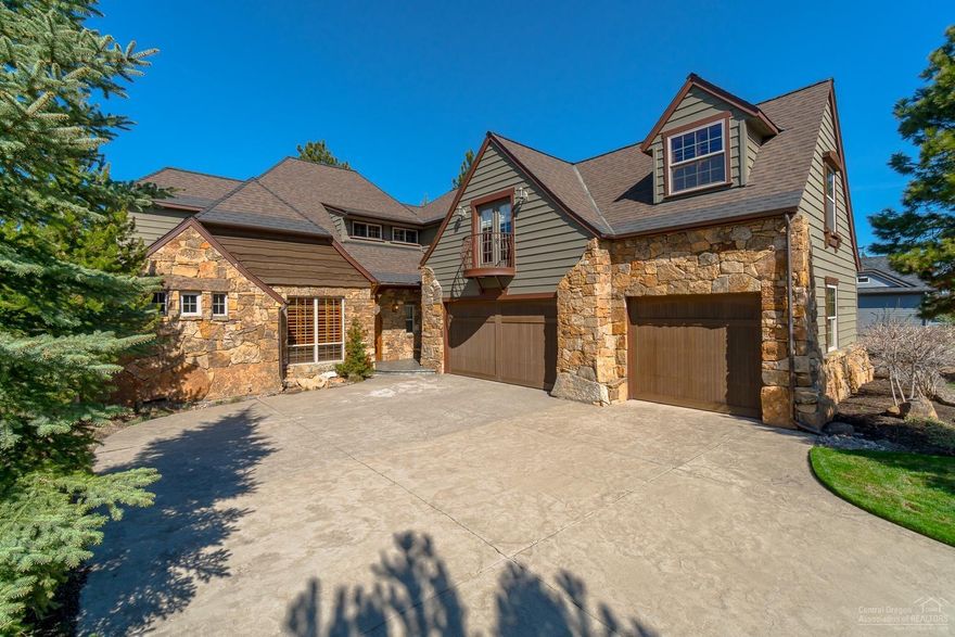 Stunning fully-furnished Bend retreat overlooking the Deschutes River gorge. Home has a great mix of formal & casual entertaining spaces all complete w/custom woodwork, built-ins & stone accents. Generous master on the main w/dedicated outdoor access. Three additional bedrooms, second living room & built-in office space upstairs. Enjoy the changing seasons on the beautiful back deck w/several seating areas & in-ground hot tub.