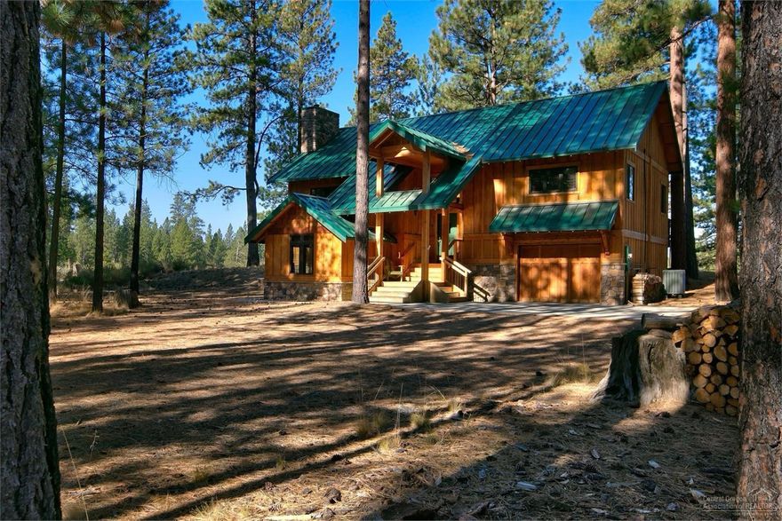 River frontage, panoramic views and so much more! Come recharge your soul in this cozy, beautifully renovated 4 bedroom, 3 bath, 2277 sqft cabin in the woods. Nestled on 1.15 acres just a stone's throw away from the state park. This reverse living floor plan has a separate living quarters, with kitchen downstairs for guests. A nature lover's dream property and a rare opportunity to own a property grandfathered, allowing closer proximity to the river. Furnished per inventory.