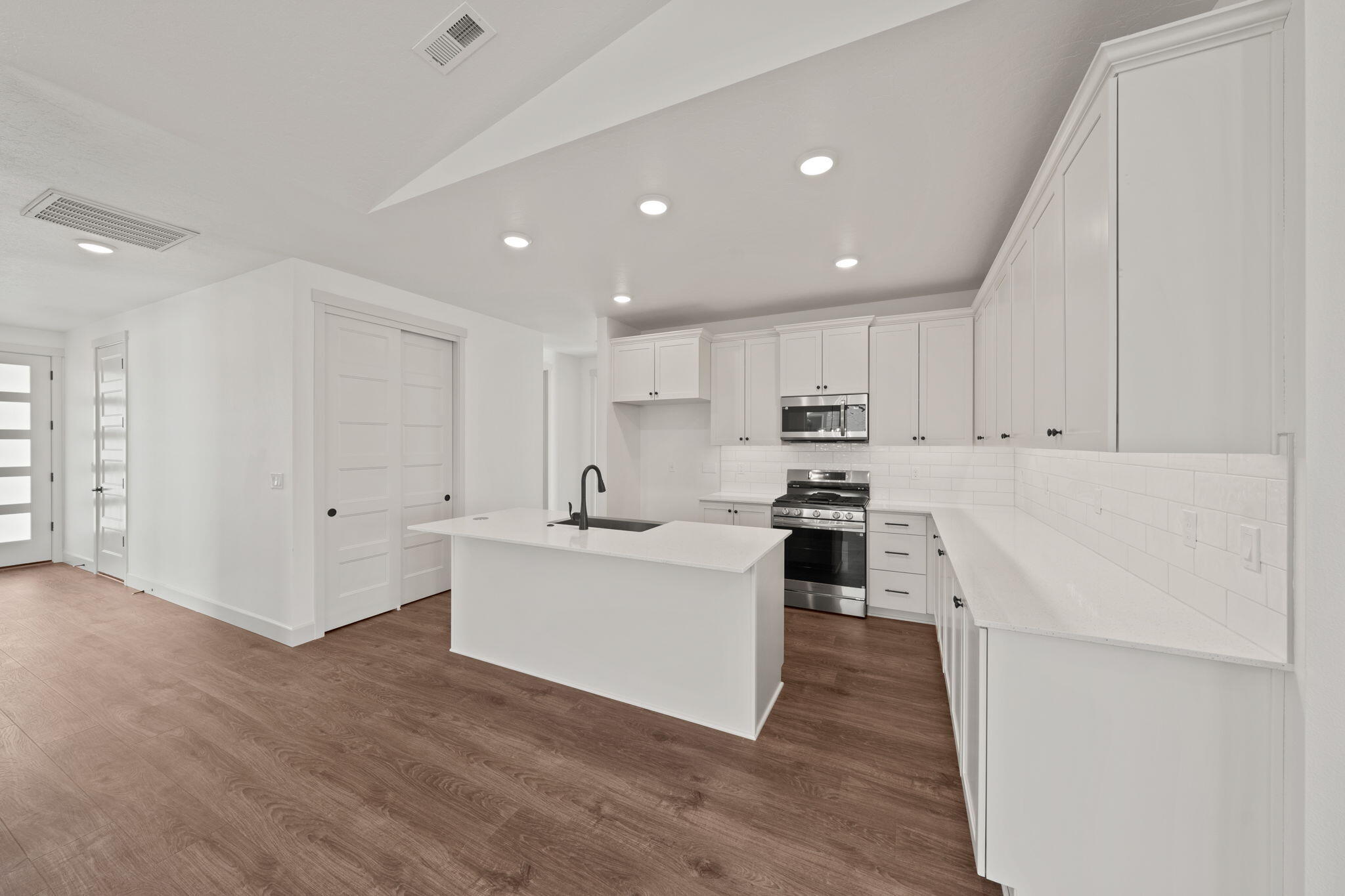 2872 NE Pinnacle Place #22