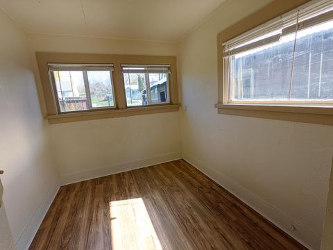 Tiny photo for 319 Martin Street, Klamath Falls, OR 97601 (MLS # 220212116)