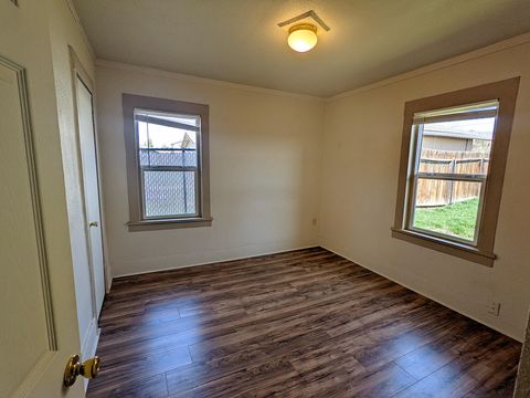 Tiny photo for 319 Martin Street, Klamath Falls, OR 97601 (MLS # 220212116)