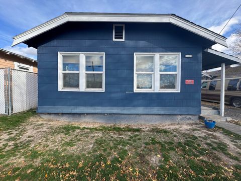 Photo of 319 Martin Street, Klamath Falls, OR 97601 (MLS # 220212116)