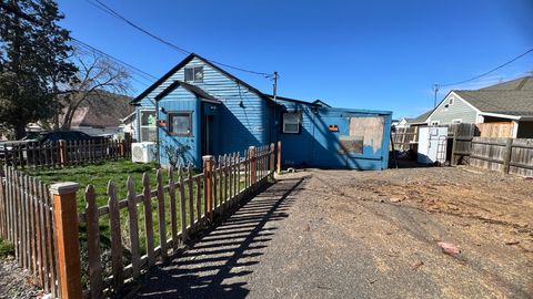 Photo of 3424 Emerald Street, Klamath Falls, OR 97601 (MLS # 220217719)