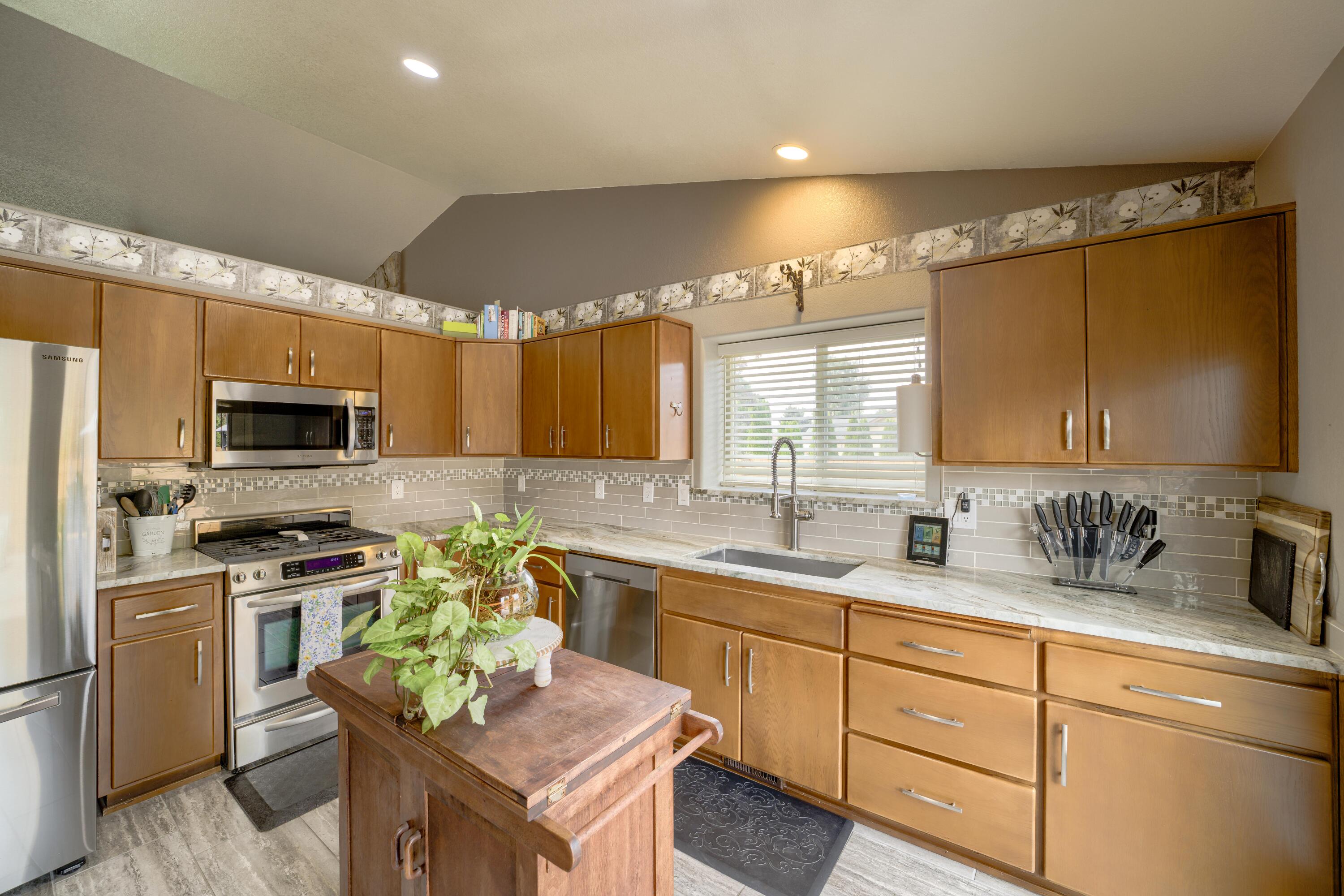 2095 NW Jackpine Place