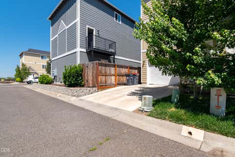 Tiny photo for 7810 Jacqueline Way, White City, OR 97503 (MLS # 220225409)