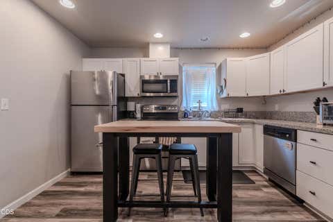 Tiny photo for 7810 Jacqueline Way, White City, OR 97503 (MLS # 220225409)