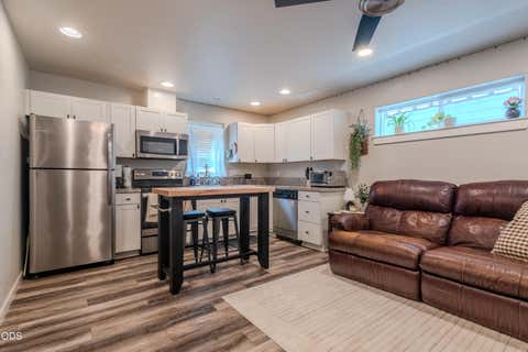 Tiny photo for 7810 Jacqueline Way, White City, OR 97503 (MLS # 220225409)