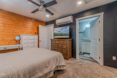 Tiny photo for 7810 Jacqueline Way, White City, OR 97503 (MLS # 220225409)
