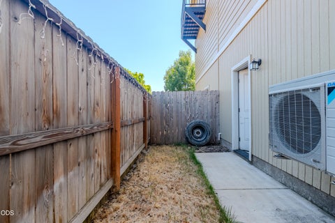 Tiny photo for 7810 Jacqueline Way, White City, OR 97503 (MLS # 220225409)
