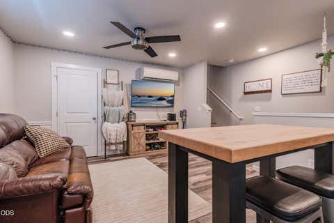 Tiny photo for 7810 Jacqueline Way, White City, OR 97503 (MLS # 220225409)