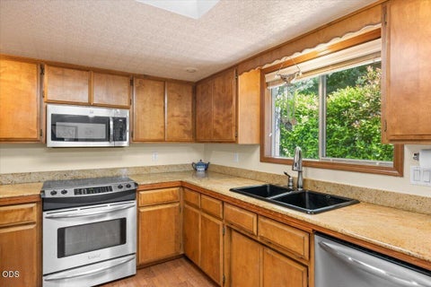 Tiny photo for 2406 Senate Way, Medford, OR 97504 (MLS # 220226786)