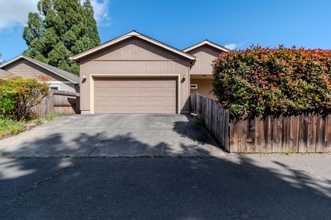 Tiny photo for 708 Isherwood Drive, Central Point, OR 97502 (MLS # 220219498)