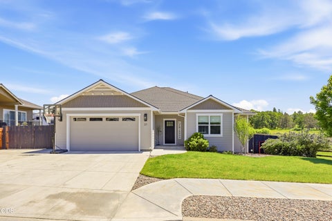 Photo of 37 Terra Linda Court, Eagle Point, OR 97524 (MLS # 220223183)