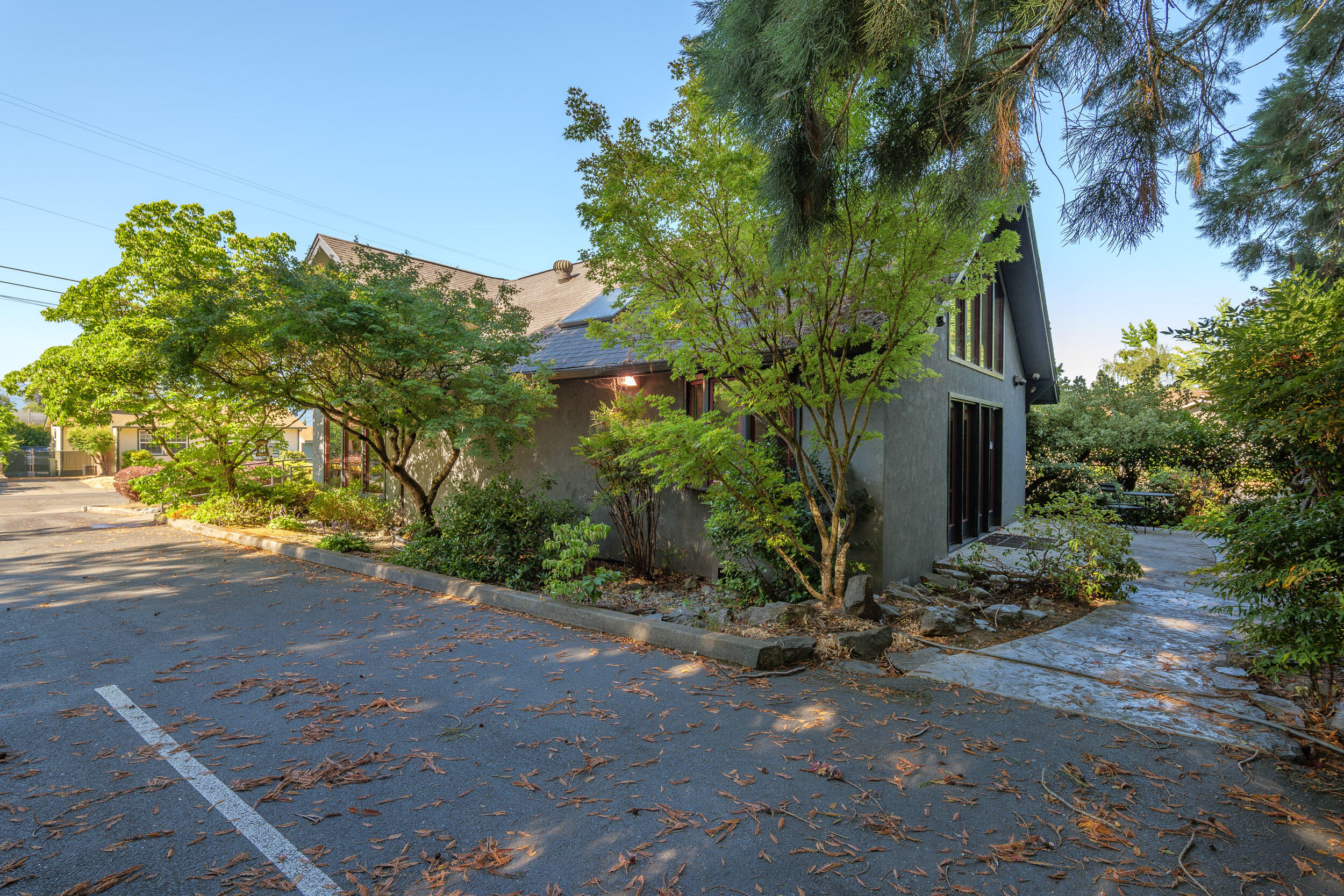 Bungalow Add Tog - Commercial Lease