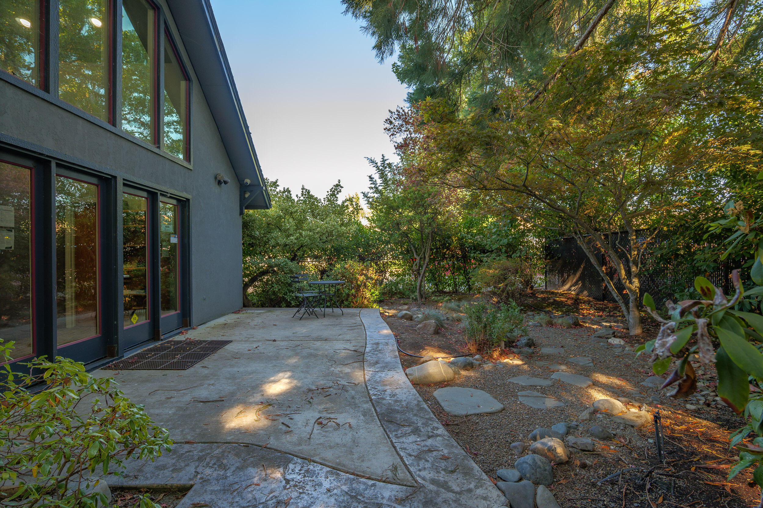 Bungalow Add Tog - Commercial Lease