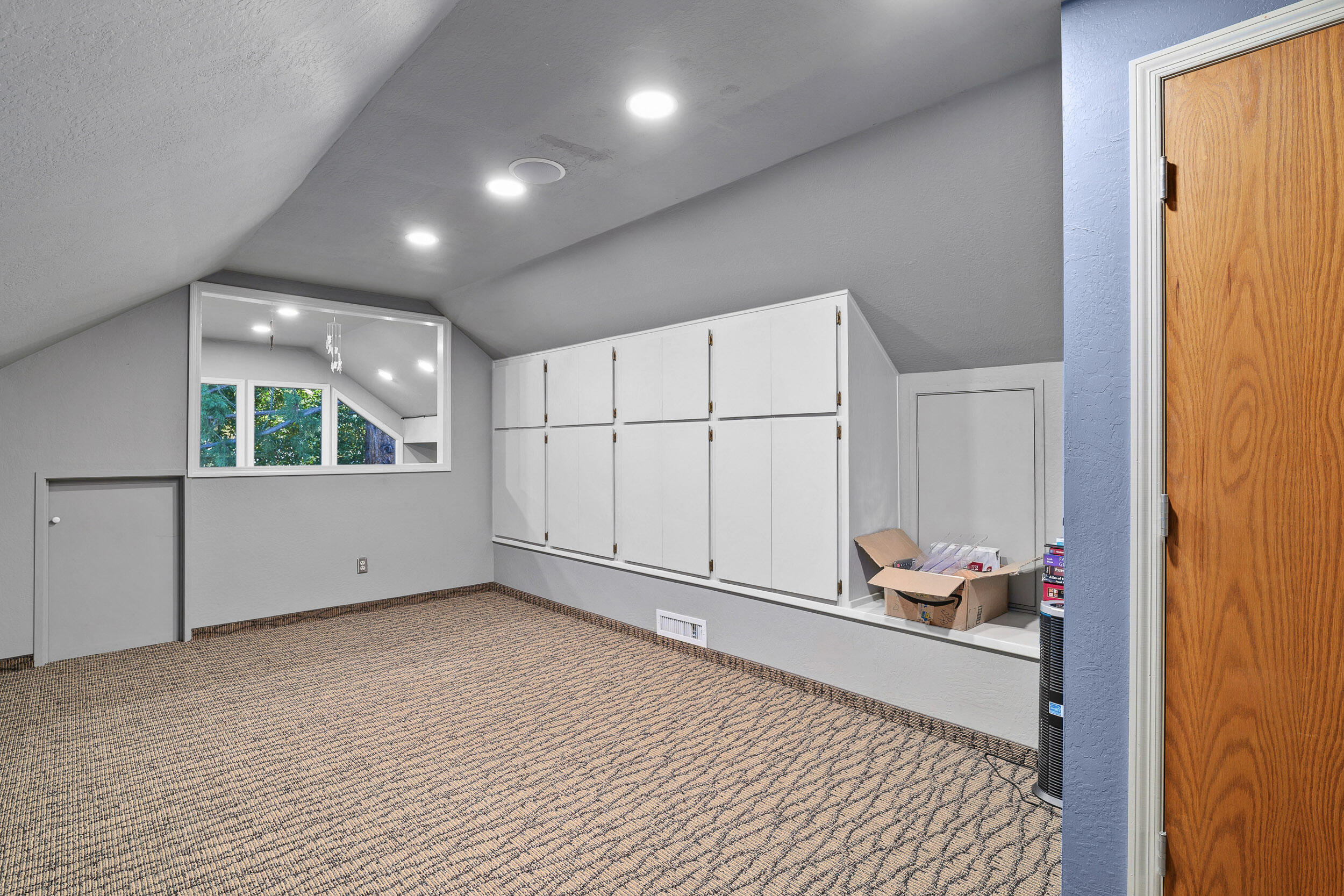 Bungalow Add Tog - Commercial Lease