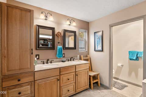 Tiny photo for 16191 Twin Drive, La Pine, OR 97739 (MLS # 220225480)