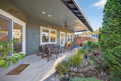 Tiny photo for 108 Oak Point Drive, Eagle Point, OR 97524 (MLS # 220210738)