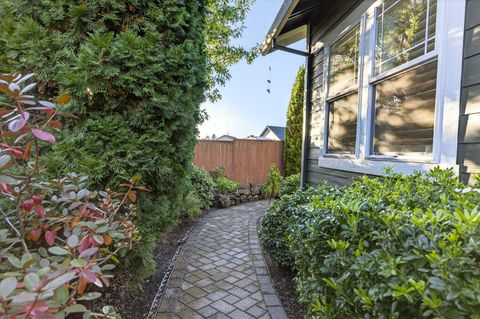 Tiny photo for 108 Oak Point Drive, Eagle Point, OR 97524 (MLS # 220210738)