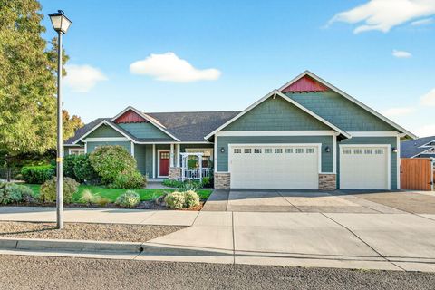 Photo of 108 Oak Point Drive, Eagle Point, OR 97524 (MLS # 220210738)