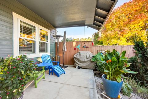 Tiny photo for 108 Oak Point Drive, Eagle Point, OR 97524 (MLS # 220210738)