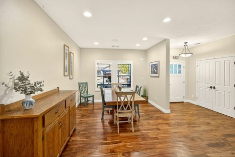 Tiny photo for 108 Oak Point Drive, Eagle Point, OR 97524 (MLS # 220210738)