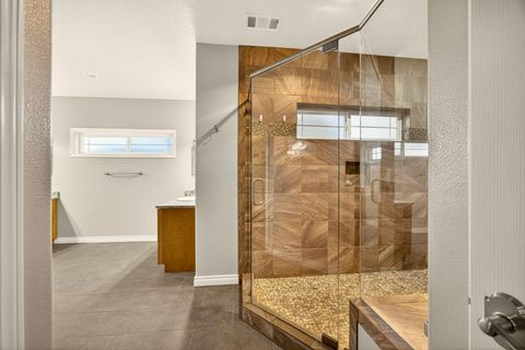 Tiny photo for 108 Oak Point Drive, Eagle Point, OR 97524 (MLS # 220210738)