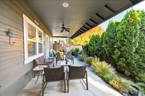 Tiny photo for 108 Oak Point Drive, Eagle Point, OR 97524 (MLS # 220210738)