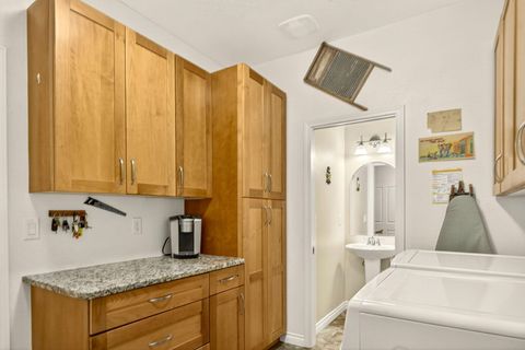 Tiny photo for 108 Oak Point Drive, Eagle Point, OR 97524 (MLS # 220210738)