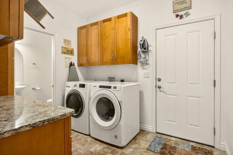 Tiny photo for 108 Oak Point Drive, Eagle Point, OR 97524 (MLS # 220210738)