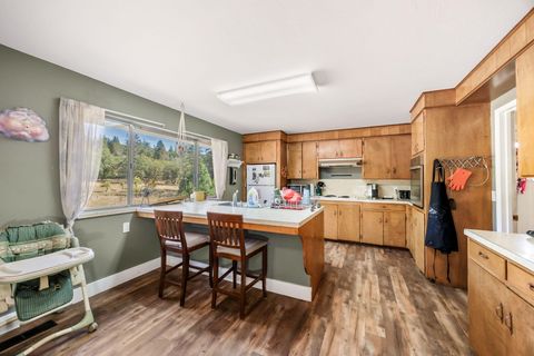 Tiny photo for 6534 Tunnel Loop Road, Grants Pass, OR 97526 (MLS # 220212517)
