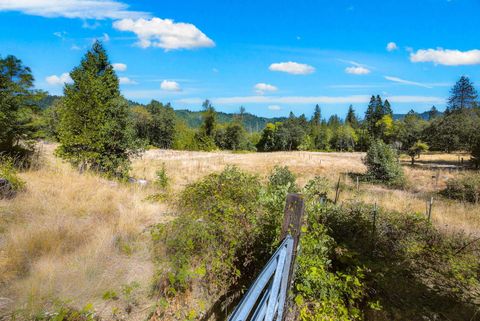 Tiny photo for 6534 Tunnel Loop Road, Grants Pass, OR 97526 (MLS # 220212517)