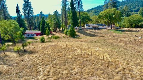 Tiny photo for 6534 Tunnel Loop Road, Grants Pass, OR 97526 (MLS # 220212517)