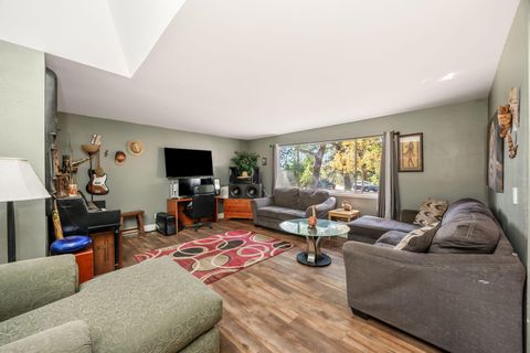 Tiny photo for 6534 Tunnel Loop Road, Grants Pass, OR 97526 (MLS # 220212517)