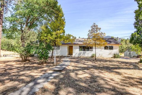 Tiny photo for 6534 Tunnel Loop Road, Grants Pass, OR 97526 (MLS # 220212517)