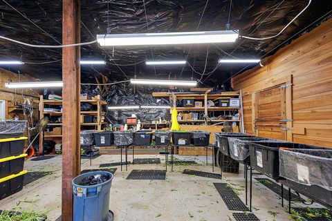 Tiny photo for 6534 Tunnel Loop Road, Grants Pass, OR 97526 (MLS # 220212517)