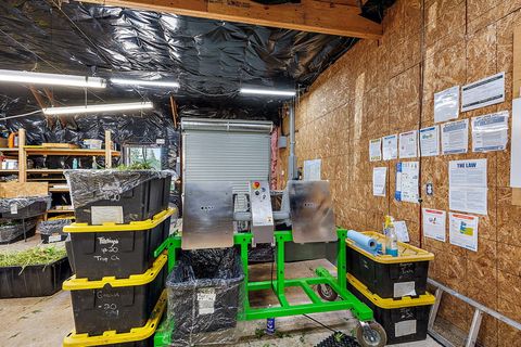 Tiny photo for 6534 Tunnel Loop Road, Grants Pass, OR 97526 (MLS # 220212517)