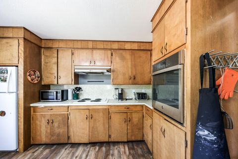 Tiny photo for 6534 Tunnel Loop Road, Grants Pass, OR 97526 (MLS # 220212517)